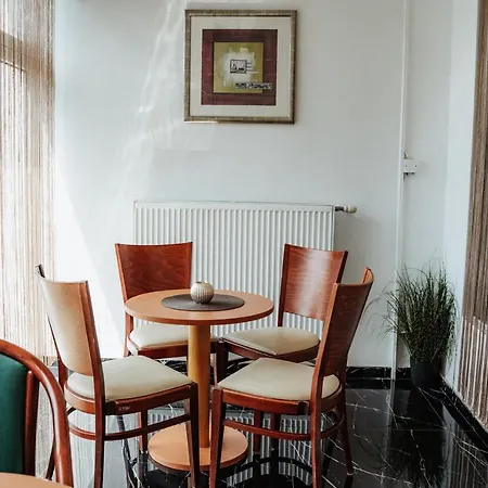 Dudok House Апарт-отель Жилина